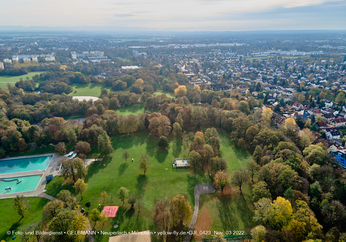 03.11.2022 -  Ostparksee mit Umgebung in Neuperlach